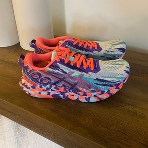 Women’s ASICS Noosa Brand new with the box!